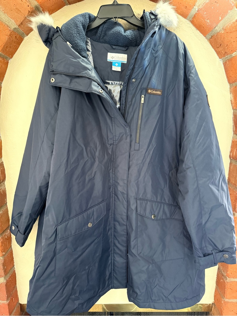 Columbia Navy Hooded Ski & Snow Jacket with Faux-Fur Trim